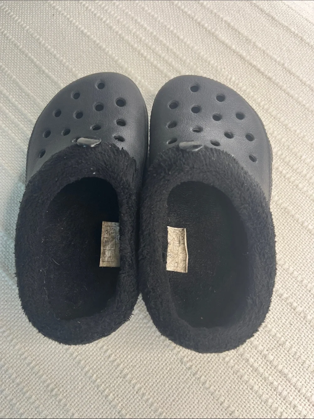 CROCS Kids Fleece-Lined Jibbitz Clog Slip-on Shoes, size XS baby/child 6-7 black